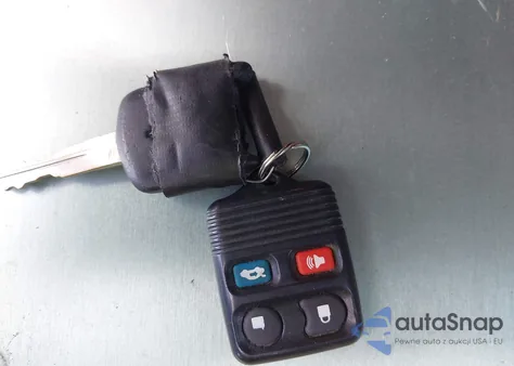 2004 Lincoln Town Car Ultimate z USA, uszkodzony, nr VIN 1LNHM83W34Y631091